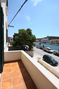 Rooms with a swimming pool Tisno Murter 3219