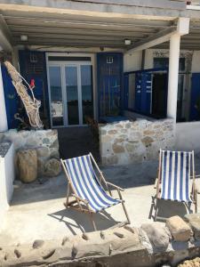Le Cabanon Bleu Sur La Plage Marseille France J2ski