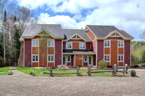 Cozy Condo on the Golf in Mont-Tremblant