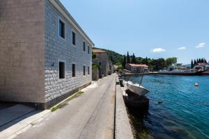 Romeo And Juliet Apartments