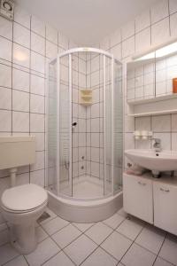 Three-Bedroom Apartment with Terrace and Sea View room in Apartments with a parking space Jelsa Hvar - 538