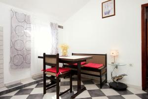 One-Bedroom Apartment with Terrace and Sea View room in Apartments by the sea Korcula - 572