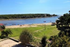Two-Bedroom Apartment with Balcony and Sea View room in Apartments by the sea Privlaka Zadar - 666