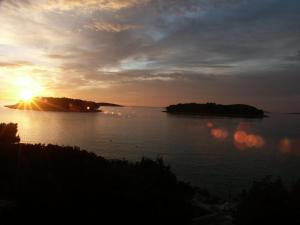 Two-Bedroom Apartment with Balcony and Sea View room in Apartments by the sea Maslinica Solta - 774