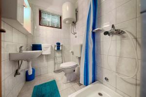 One-Bedroom Apartment with Terrace room in Apartments by the sea Komiza Vis - 2447