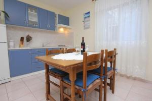 One-Bedroom Apartment room in Apartments by the sea Vis - 2459