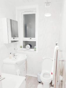 Three Bed Holiday Home in Glasgow
