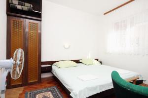 Two-Bedroom Apartment with Terrace and Sea View room in Apartments by the sea Podaca Makarska - 2631