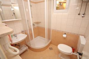 Two-Bedroom Apartment with Balcony and Sea View room in Apartments with a parking space Baska Voda Makarska - 2709