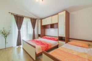 Two-Bedroom Apartment with Terrace room in Apartments with a parking space Vir - 16768