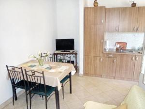 Two-Bedroom Apartment with Terrace room in Apartments with a parking space Supetar Brac - 2850