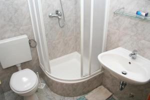 One-Bedroom Apartment with Terrace and Sea View room in Apartments with a parking space Bol Brac - 2884
