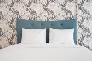 South Tower 2BR at LAvenue Apartment By Travelio