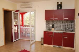 Two-Bedroom Apartment with Terrace room in Apartments with a parking space Vinisce Trogir - 4886