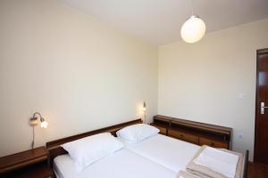 Apartments with parking space Jezera, Murter - 5079