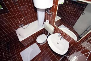 One-Bedroom Apartment with Terrace and Sea View room in Apartments and rooms by the sea Tisno Murter - 5106