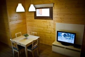 Two-Bedroom Apartment with Private Garden room in Apartamentos el Bosquet