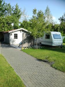 Bungalow Urlaub machen im großen Garten direkt am Kinderparadis Irrland Kevelaer Germany