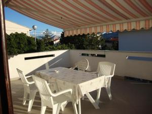 Apartments with a parking space Baska, Krk - 5412