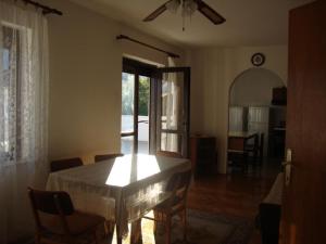 Apartments with a parking space Baska, Krk - 5412