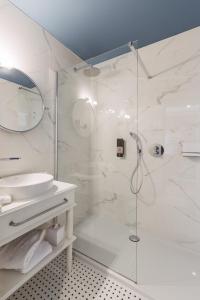 Hamptons twin room streetview room in C-Hotels Cocoon