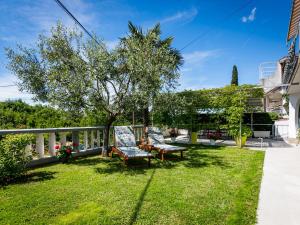 Lovely apartment with terrace and garden grill