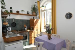 Central apartment with beautiful sea view