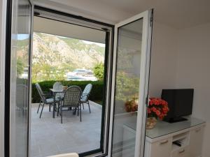 One-Bedroom Apartment with Patio and Sea View room in Apartments Kordić