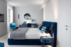 Suite with Balcony room in Hotel Plaza e de Russie - Relais & Châteaux