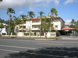 Tradewinds Mcleod Holiday Apartments hotel, 
Cairns, Australia.
The photo picture quality can be
variable. We apologize if the
quality is of an unacceptable
level.