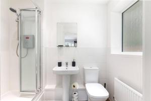 Two-Bedroom Apartment room in Hertford Serviced Apartments by Payman Club