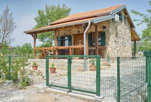 3 hviezdičkový penzión STONE HOUSE VLASTA Drniš Chorvátsko