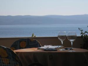 Two-Bedroom Apartment with Terrace and Sea View room in Apartments by the sea Brela Makarska - 13052