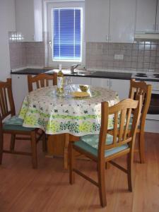 One-Bedroom Apartment with Balcony and Sea View room in Apartments by the sea Sveti Filip i Jakov Biograd - 14319