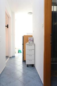 One-Bedroom Apartment with Balcony room in Apartments by the sea Slatine Ciovo - 14541