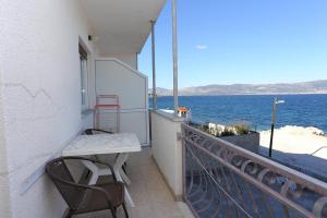One-Bedroom Apartment with Balcony and Sea View room in Apartments by the sea Slatine Ciovo - 14541
