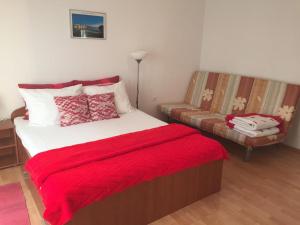 Apartments by the sea Pirovac, Sibenik - 14820