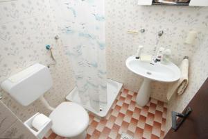 One-Bedroom Apartment with Terrace and Sea View room in Apartments with a parking space Pag - 6529