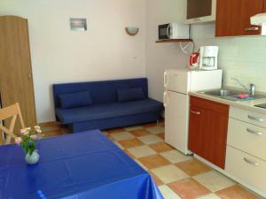 One-Bedroom Apartment with Balcony room in Apartments with a parking space Hvar - 15039