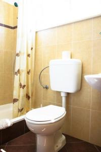 One-Bedroom Apartment with Terrace and Sea View room in Apartments by the sea Makarska - 15200