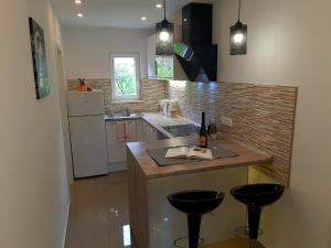Two-Bedroom Apartment with Balcony and Sea View room in Apartments by the sea Supetarska Draga - Gornja Rab - 15453