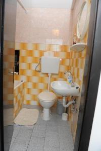 One-Bedroom Apartment with Balcony and Sea View room in Apartments with a parking space Podaca Makarska - 15748
