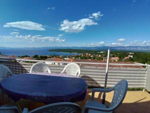 Three-Bedroom Apartment with Terrace and Sea View room in Apartments with a parking space Njivice Krk - 15904