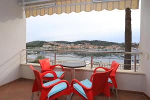 One-Bedroom Apartment with Terrace and Sea View room in Apartments by the sea Trogir - 16211