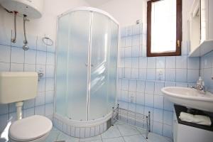 Two-Bedroom Apartment with Terrace room in Apartments with a parking space Mali Iz (Iz) - 16535
