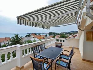 Apartments by the sea Banjol, Rab - 16638