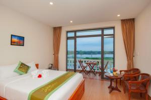 Riverside Sunset Homestay