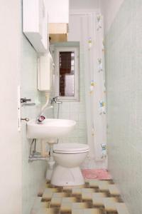 One-Bedroom Apartment with Terrace and Sea View room in Apartments by the sea Metajna Pag - 6465