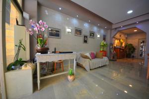 Bikakis Family Apartments