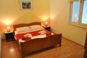 Two-Bedroom Apartment with Terrace and Sea View room in Apartments by the sea Okrug Gornji Ciovo - 6067